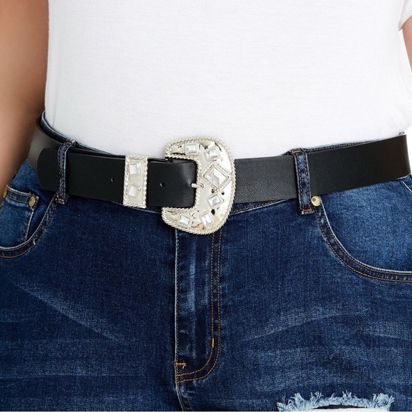 Ashley Stewart Accessories - Ashley Stewart Size 1X Silver Stone Faux Black Leather Belt (J32.9)